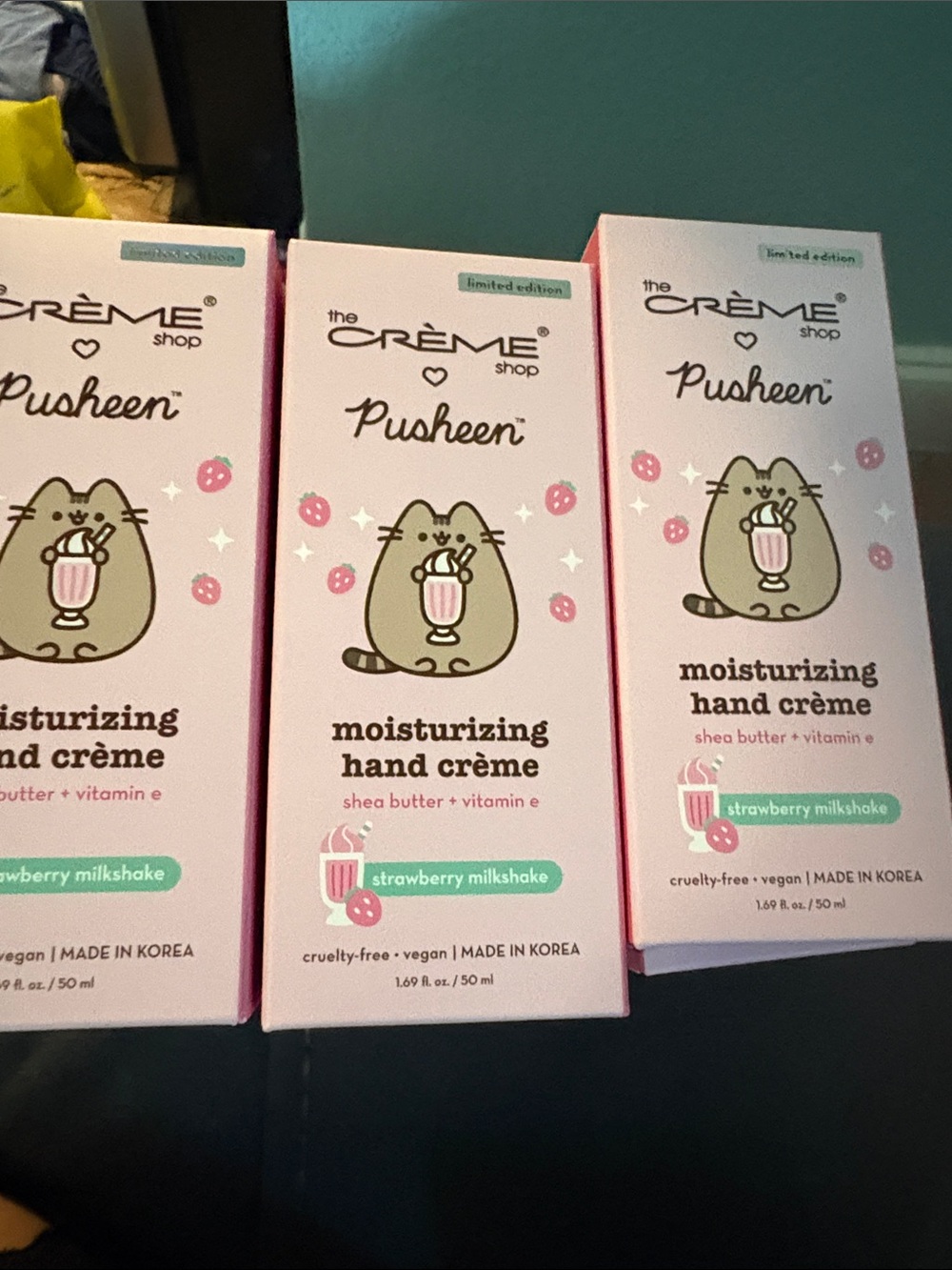 x Pusheen Strawberry Milkshake Moisturizing Hand Crème - Pink